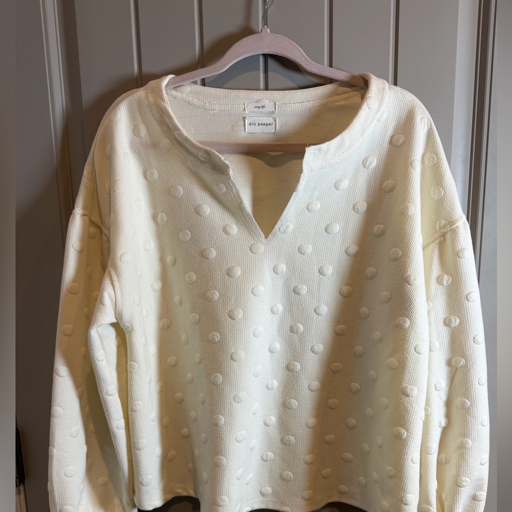 Pretty textured cream pullover L